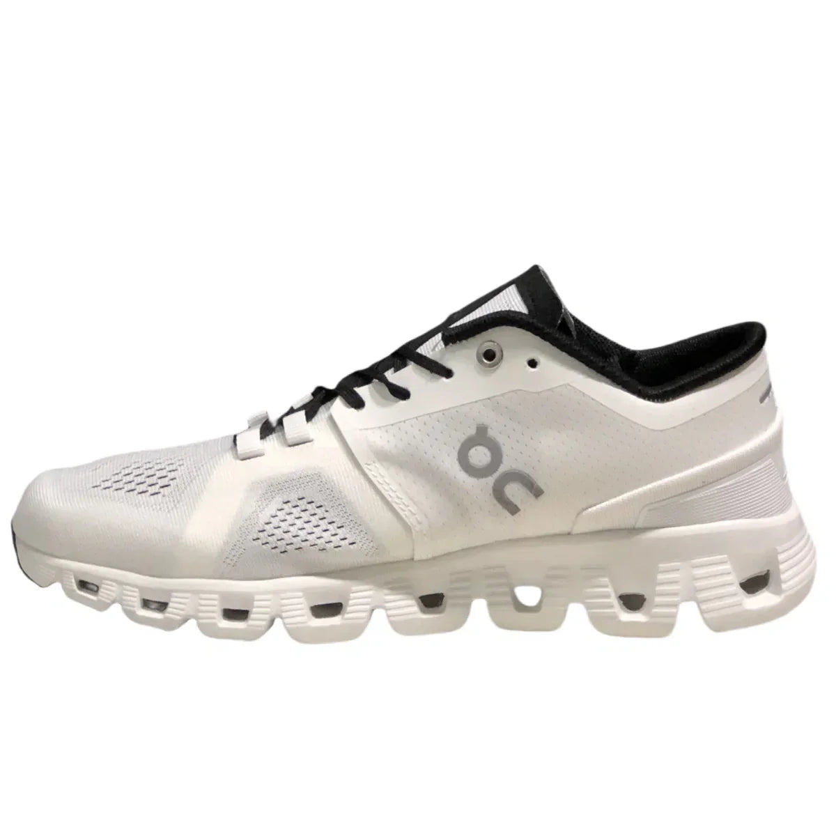 On Cloud X1 women’s white